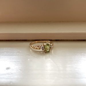 Peridot gold ring